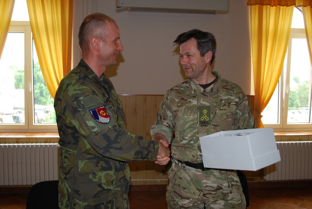 S generálem se rozloučil zástupce velitele libereckého pluku podplukovník Ondřej Havel