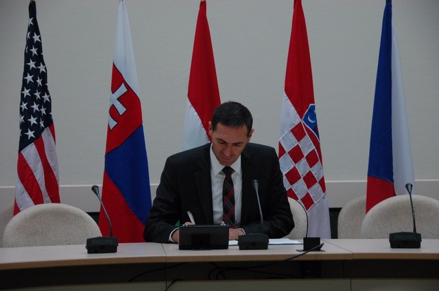 Memorandum podepsali také MO Chorvatska Ante Kotromanović