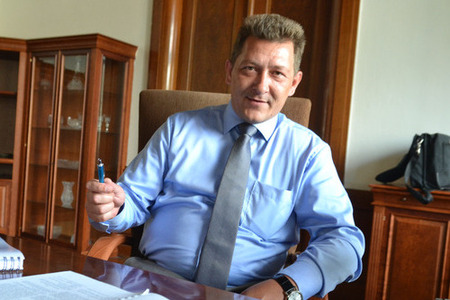 Pět let „natvrdo“