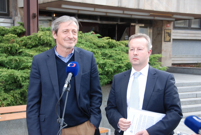 Minitři obrany a životního prostředí prezentovali závěry jednání médiím