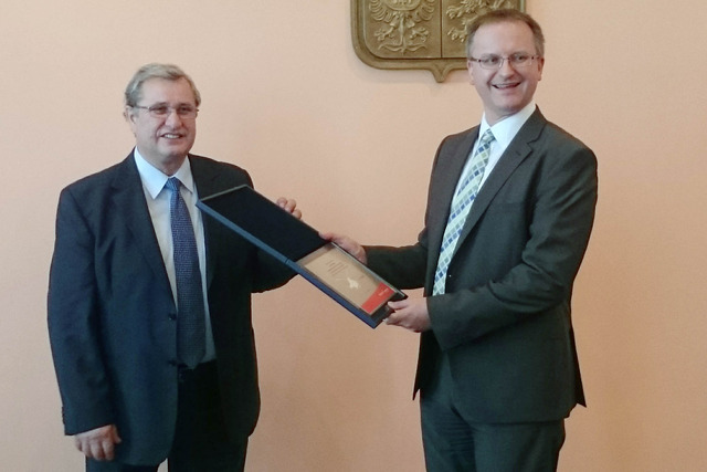 Ze slavnostního aktu podpisu nové rámcové smlouvy o servisní podpoře vrtulníků Sokol 3