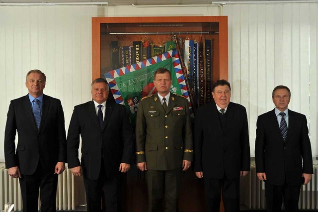 Setkání se zúčastnil současný a bývalí náčelníci generálního štábu