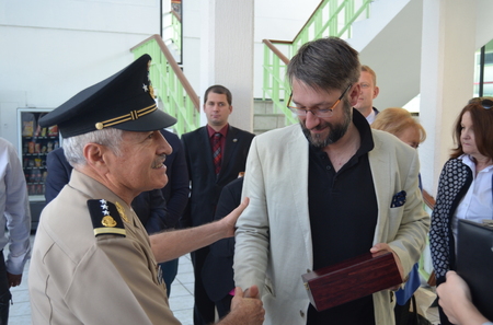 Náměstek ministra obrany Jakub Landovský na návštěvě zařízení vyrábějící moderní pušky v gesci mexického státního podniku INDUMIL. 