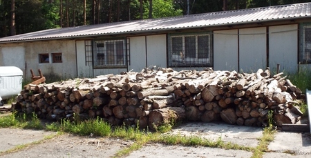 Palivové dříví je uloženo na sedmi místech