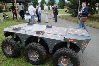 Robotický systém UGV Taros ve spolupráci se svými partnery vyvinul VOP CZ, pozemní dálkově řízený prostředek, možnosti různých nástaveb 