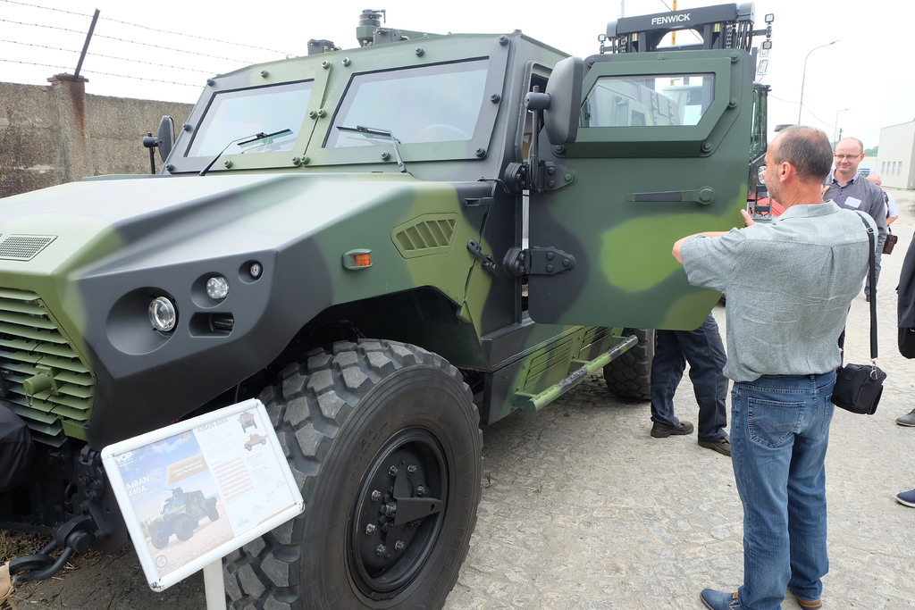 NIMR – lehký speciál, mobilní pancéřované vozidlo s pohonem 4x4 – pro NIMR Automotive vyrobil VOP CZ v minulých letech 450 kabin 
