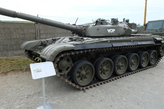 Tank T-72M1 VOP CZ opravuje