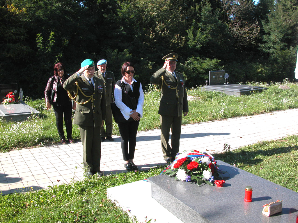 Čest vzdal ppor. i.m. Václavu Martínkovi také ředitel Odboru pro válečné veterány MO plk. gšt. Eduard Stehlík