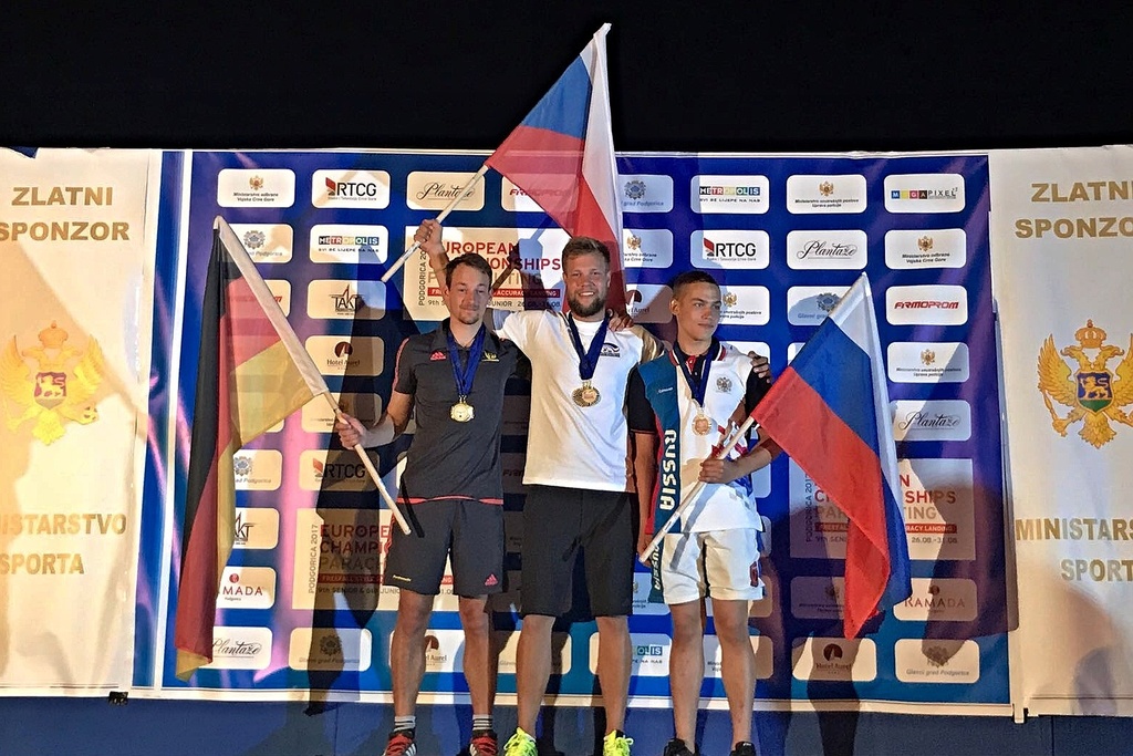 Dvojnásobným juniorským šampionem v přesnosti přistání a kombinaci se stal Petr Chládek.