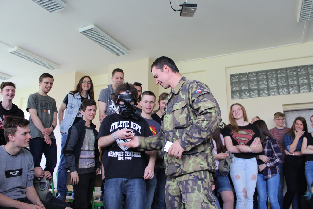 Dýchací maska se zátkou by moc nefungovala