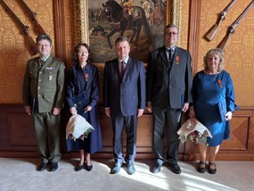 Osobnosti a instituce, které pečují o válečné veterány, převzaly ocenění