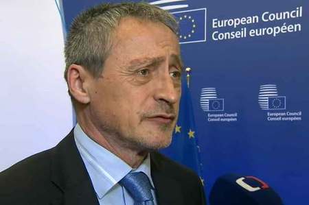 Ministr obrany Martin Stropnický odpovídá na otázky médií