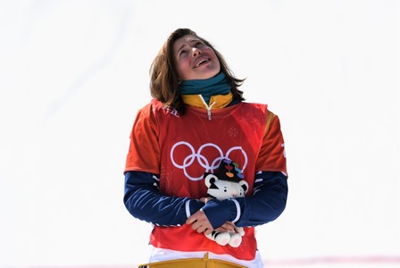 Eva Samková věnovala na stupních vítězů vzpomínku na tatínka