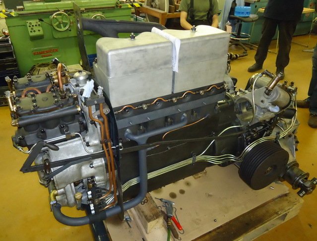  Celkový pohled na motor a převodovku po renovaci