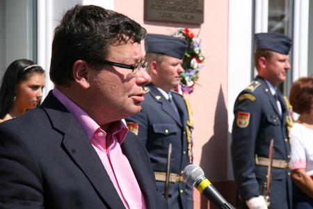 Ministr obrany A. Vondra při projevu