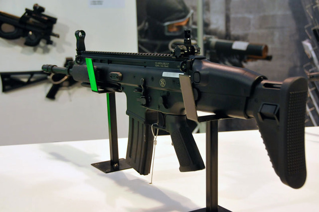 FN útočná puška SCAR STD 5,56x45