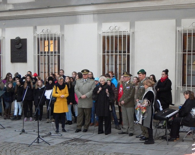 Výstava mapuje působení hnutí Na vlastních nohou - Stonožka během 25 let.