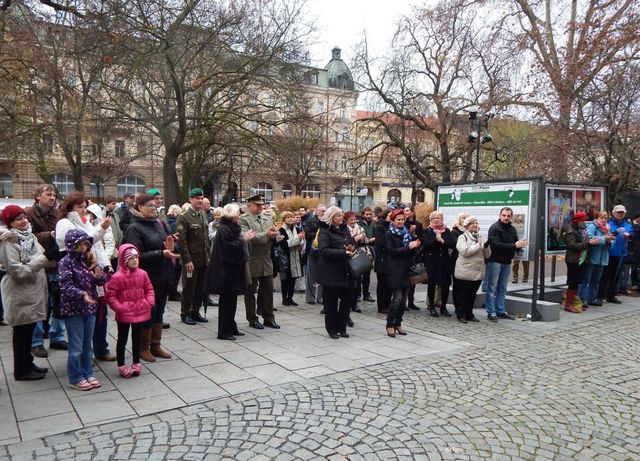 Výstava mapuje působení hnutí Na vlastních nohou - Stonožka během 25 let. (2)