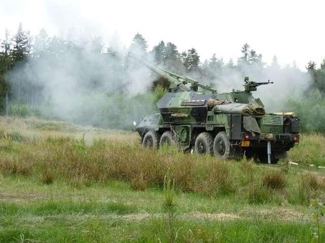  Houfnice DANA bezprostředně po výstřelu;