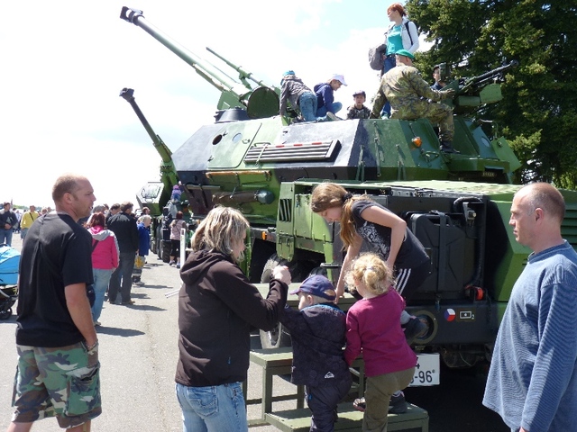 Samohybné kanónové houfnice DANA byly stále v obležení návštěvníků