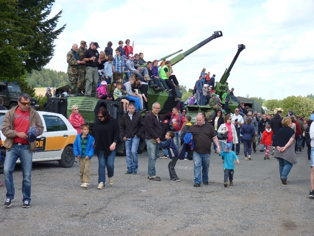 Samohybné kanónové houfnice DANA byly stále v obležení návštěvníků