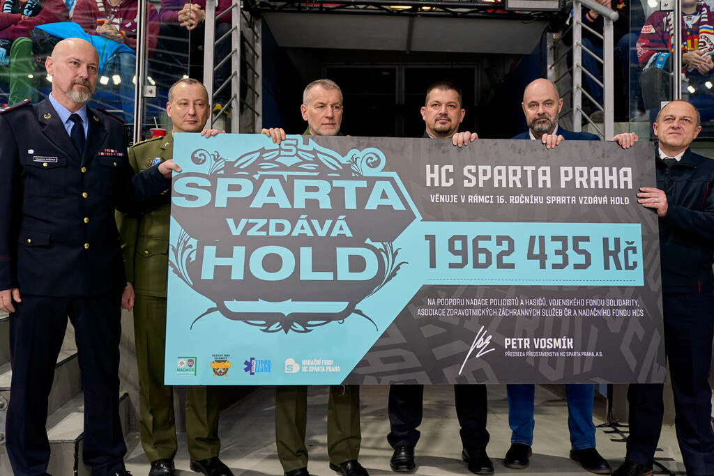 Armáda sklidila aplaus, Sparta vzdala hold pošestnácté
