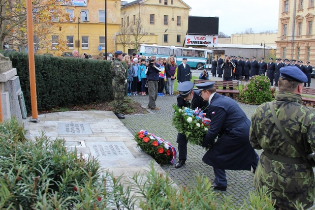 Pietní akt ke Dni válečných veteránů se uskutečnil u památníku Na Dubovci