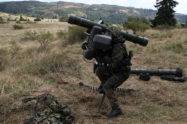 Jednotka je vyzbrojená přenosnými protiletadlovými raketovými komplety RBS-70. 