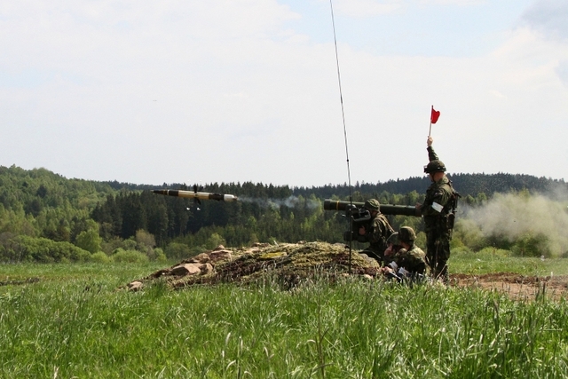 Střelby z protiletadlového raketového kompletu RBS-70 ve vojenském výcvikovém prostoru Boletice. 