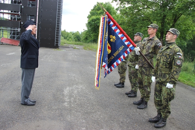 Československá obec legionářská udělila na návrh strakonické jednoty protiletadlovému pluku nejvyšší ocenění. 