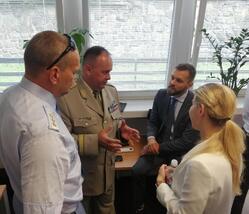 Při setkání a poděkování ve FN Královské Vinohrady: brigádní generál Zoltán Bubeník, plk. MUDr. Zdeněk Pašek, za Ministerstvo zdravotnictví Ing. Jan Michálek, za Ministerstvo vnitra Magda Kociánová 