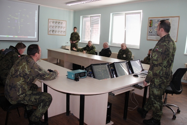 Hosty zaujal také imitátor vzdušné situace PIZZA