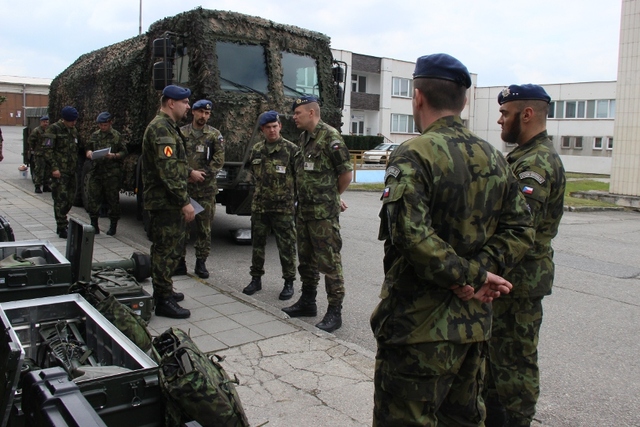 Z kontrolní prohlídky před odjezdem na mezinárodní veletrh IDEB. 