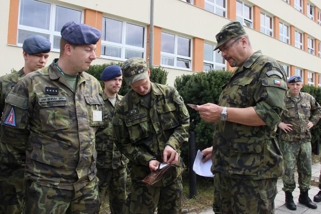 Nezbytná kontrola dokladů. 
