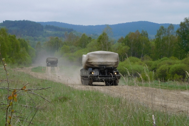 Součástí výcviku bylo také kontrolní cvičení řidičů bojové techniky. 