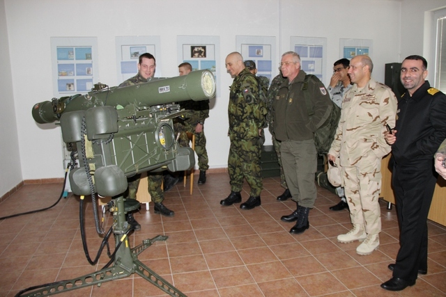 Strakoničtí vojáci představili hostům trenažér protiletadlového raketového kompletu RBS-70. 