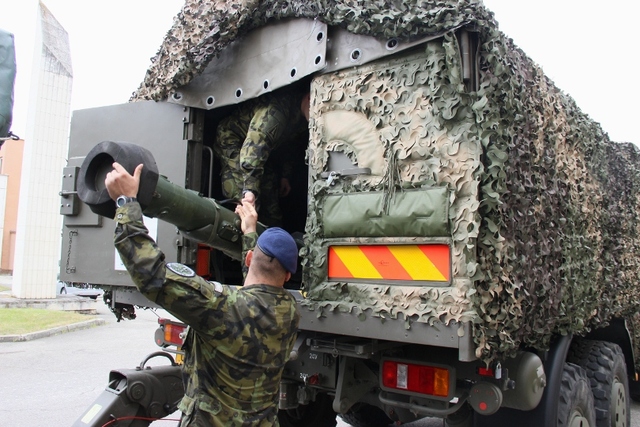 Naložit materiál a vojáci mohou vyrazit směr Bratislava. 