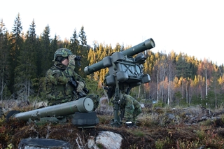 Ilustrační obrázek ke článkuStrakoničtí vojáci překonávali na cvičení v Norsku vodní tok 