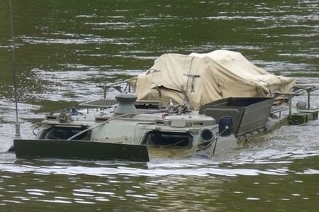 Řidiči bojových vozidel trénovali na plavby