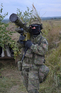 Slovenský operátor protiletadlového raketového kompletu IGLA.