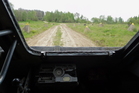 Pohled z vozidla během jízdy. 