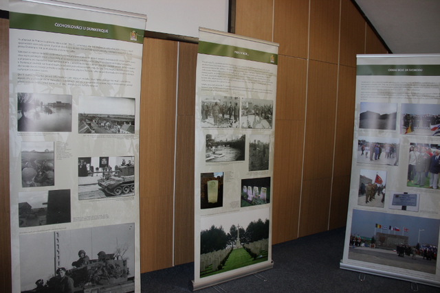 Druhá část výstavy se věnuje československým vojákům působících v zahraničních jednotkách. 