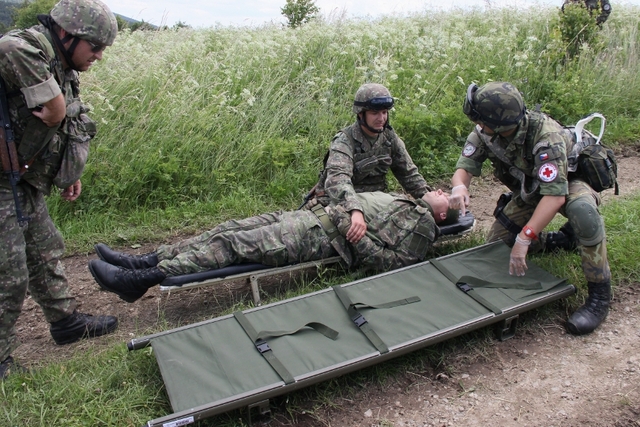 Během dělostřeleckého přepadu byl zraněn jeden ze slovenských vojáků. 
