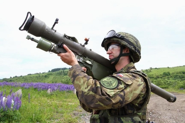 Během testování vojáci využili protiletadlové raketové komplety S-2M, které fungují na principu infračerveného navádění raket (ilustrativní fotografie). 