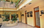 Fotografie sportovců Dukly zdobí atrium Poslanecké sněmovny