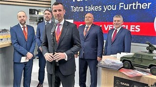 Ilustrační obrázek ke článkuTřicítka českých zbrojařů vystavuje na veletrhu IDEX. K jejich zviditelnění přispívá i Ministerstvo obrany