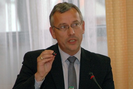 Brigádní generál v záloze František Mičánek byl zvolen děkanem NDC 