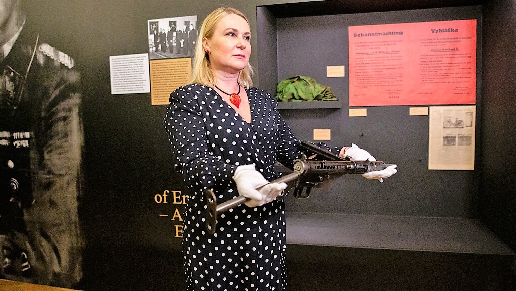 Ministryně obrany a ministr kultury umístili v Národním muzeu cenné exponáty připomínající atentát na Heydricha