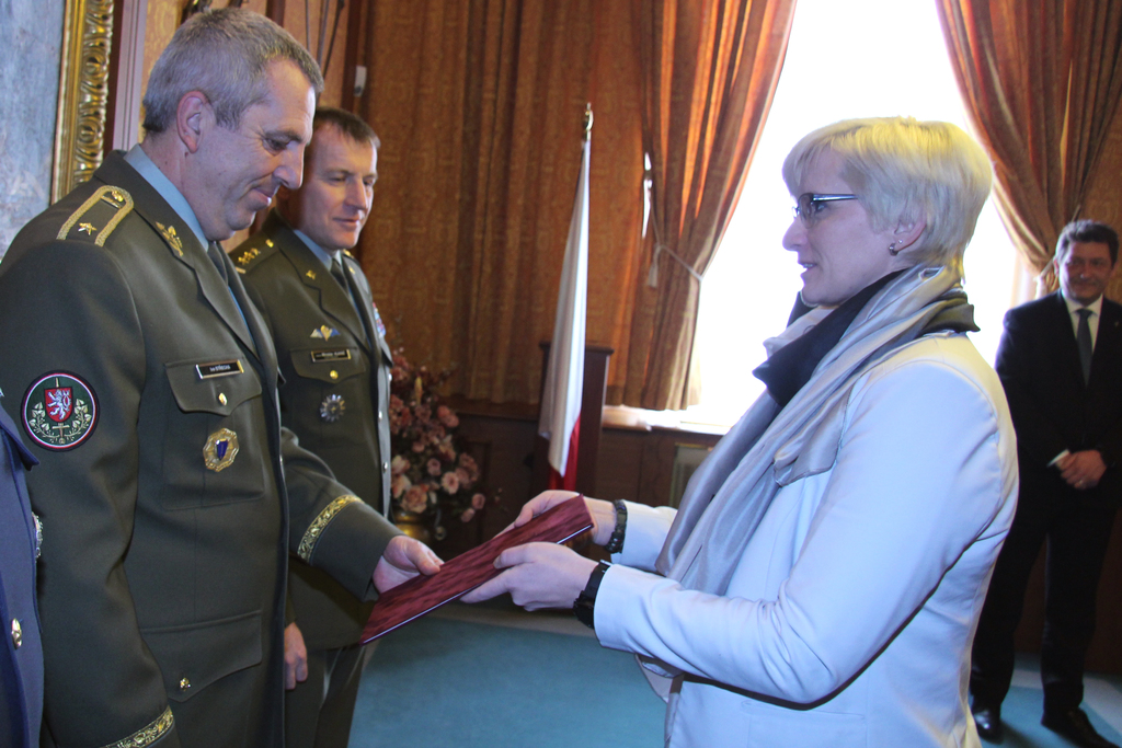 Jmenovací dekret přebrali také generál Střecha a plukovník gšt. Hlaváč