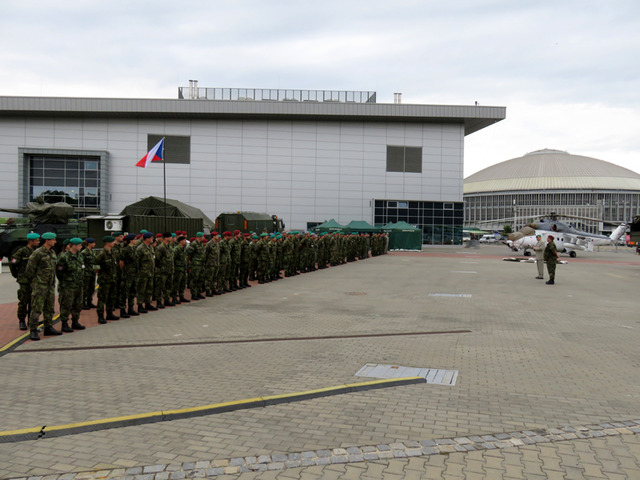 Generál Baloun děkuje vojákům za reprezentaci
